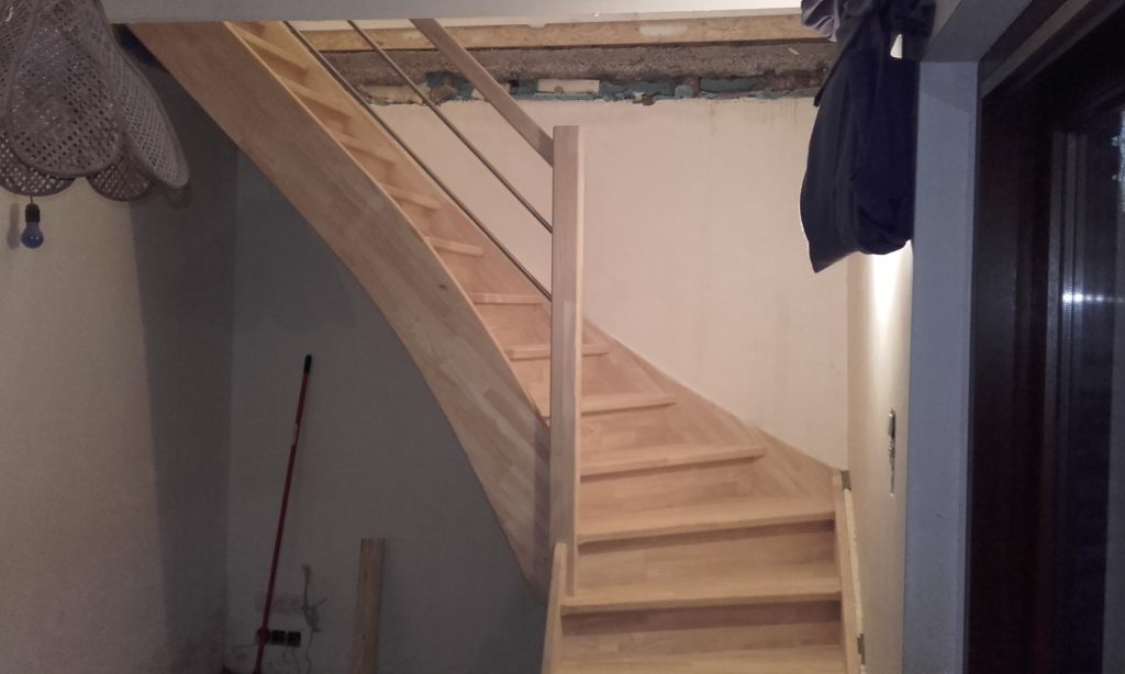 Escalier en bois sur mesure fabriqué par MD Menuiserie
